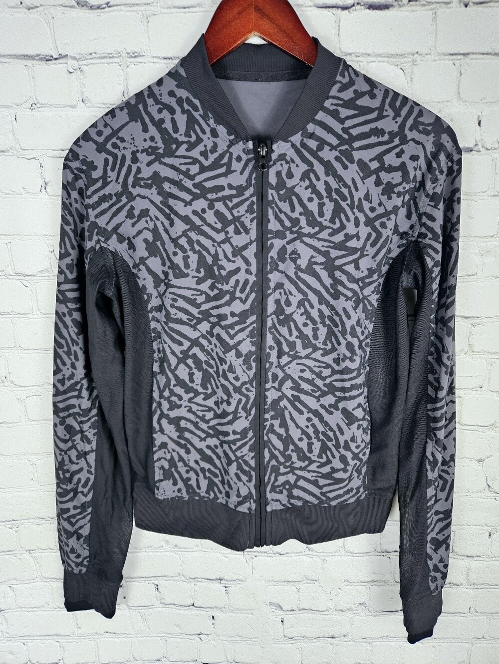 LULULEMON | Noir Jacket II mesh side panel abstract print zip up jacket